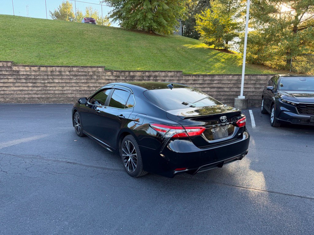 Used 2019 Toyota Camry SE FWD image 6