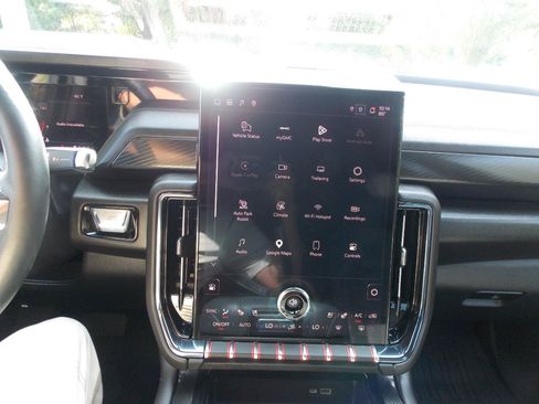 Used 2025 GMC Yukon AT4 w/ AT4 Premium Package AWD/4WD image 6
