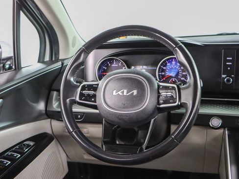 Used 2023 Kia Carnival LX FWD image 12