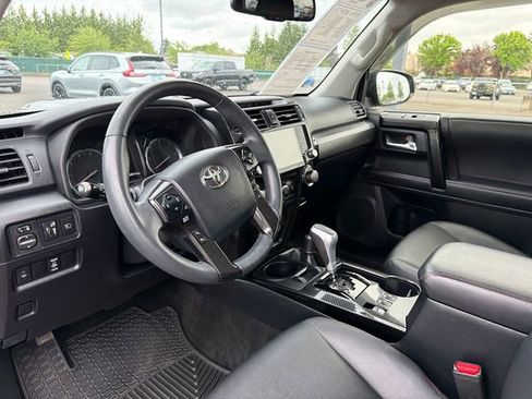 Used 2020 Toyota 4Runner TRD Off-Road Premium AWD/4WD image 17