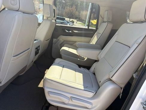 Used 2024 GMC Yukon XL Denali AWD/4WD image 22