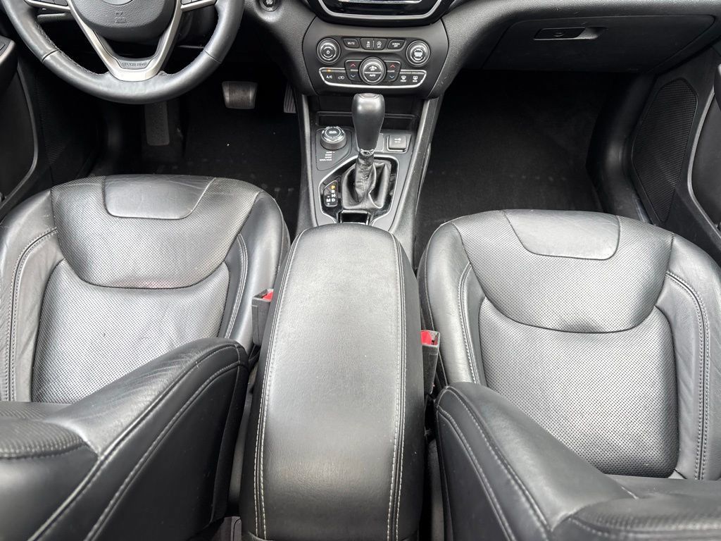 Used 2019 Jeep Cherokee Limited w/ Technology Group AWD/4WD image 19