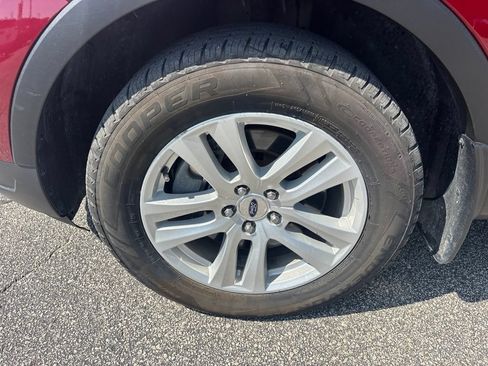 Used 2019 Ford Explorer XLT w/ Equipment Group 202A AWD/4WD image 15