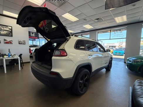 Used 2019 Jeep Cherokee Latitude Plus FWD image 15