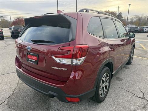 Used 2023 Subaru Forester Premium image 7