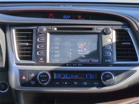 Used 2018 Toyota Highlander Limited Platinum image 17