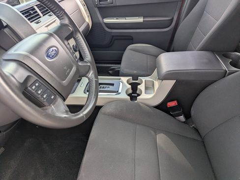 Used 2010 Ford Escape XLT image 18