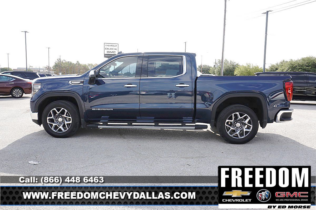 Used 2023 GMC Acadia SLE w/ Driver Convenience Package FWD image 4