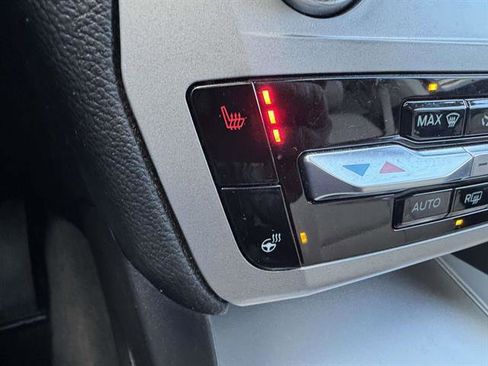 Used 2022 Ford Explorer XLT w/ Equipment Group 202A image 18