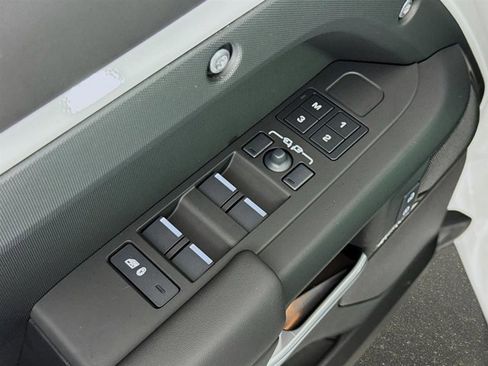 New 2026 Land Rover Defender 110 X-Dynamic SE image 20
