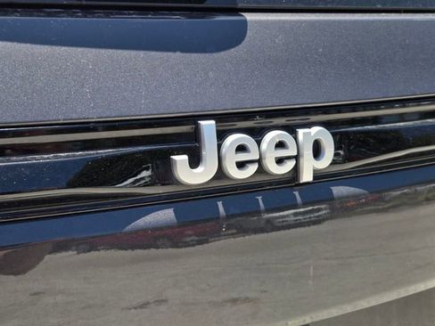 Certified 2025 Jeep Grand Cherokee Summit AWD/4WD image 11