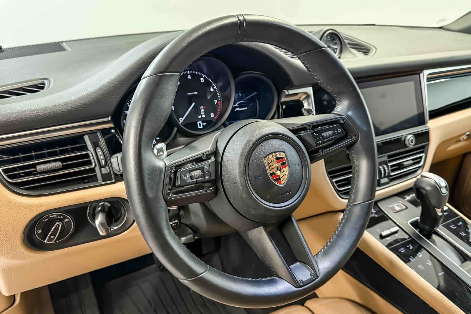 Certified 2023 Porsche Macan AWD/4WD image 4