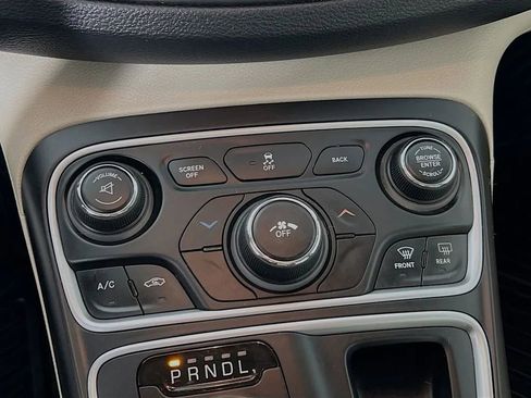 Used 2015 Chrysler 200 Limited w/ Convenience Group image 17