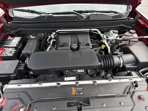Used 2025 Chevrolet Colorado Z71 w/ Technology Package AWD/4WD image 26