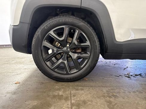 Used 2015 Jeep Renegade Latitude FWD image 11