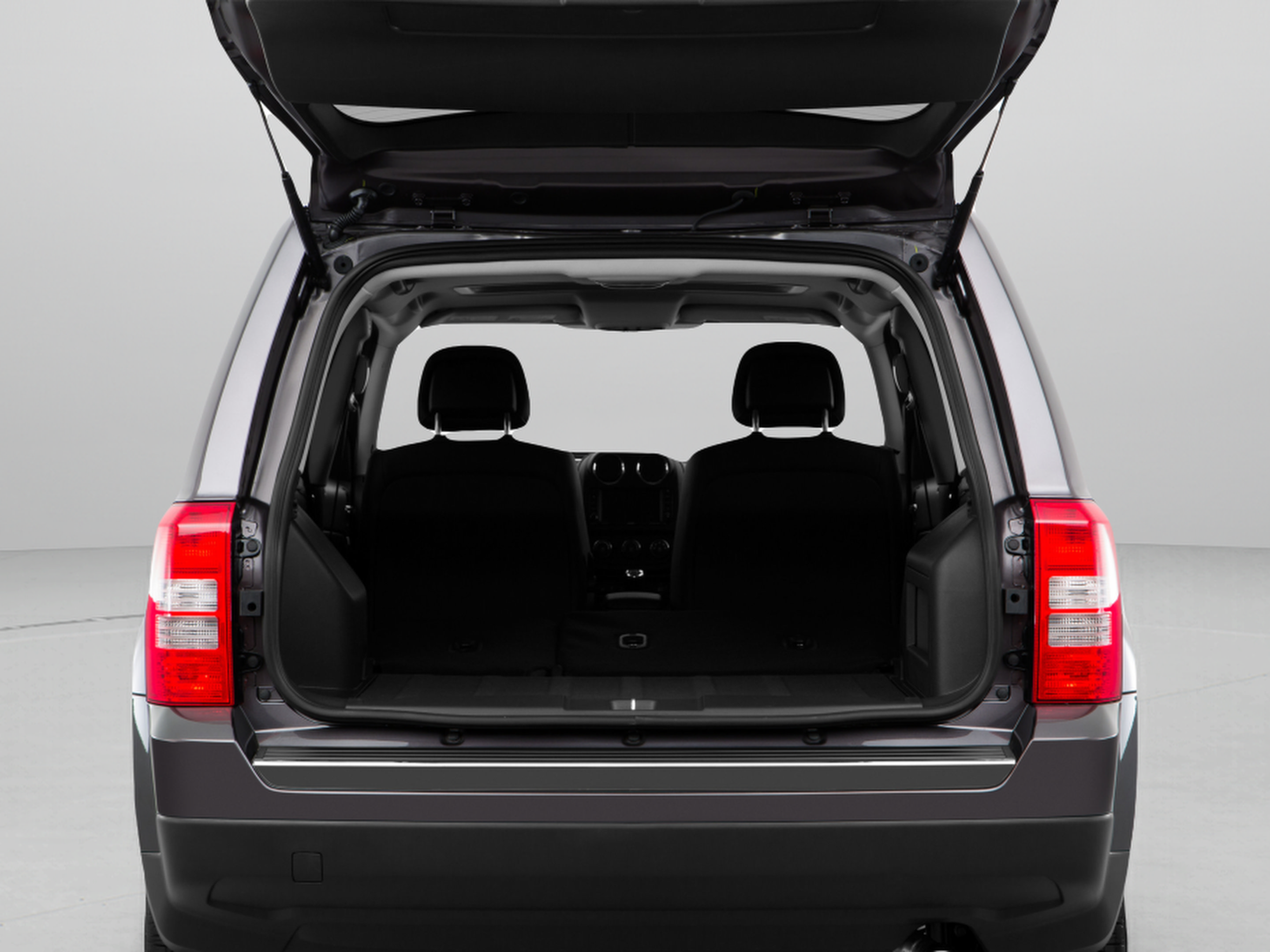 Used 2016 Jeep Patriot Latitude w/ Sun/Sound Group FWD image 37