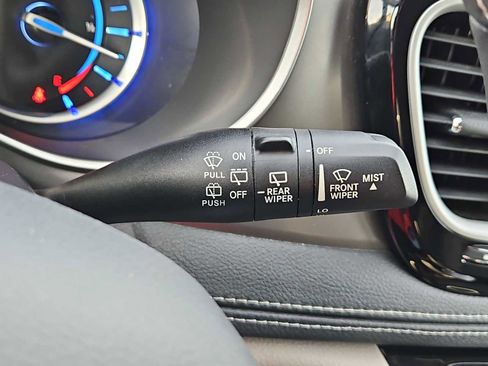 Used 2022 Chrysler Pacifica Touring-L image 26