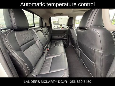 Used 2024 Nissan Frontier SL w/ Technology Package AWD/4WD image 14
