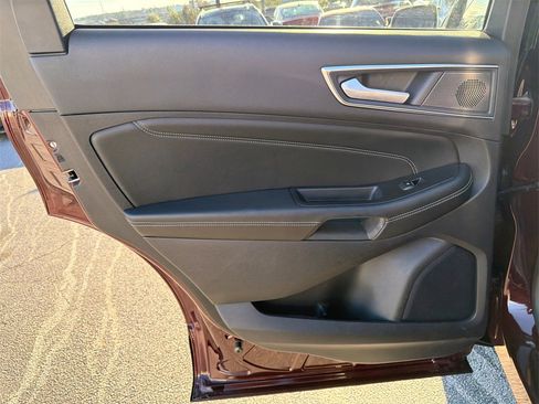 Used 2021 Ford Edge Titanium image 22