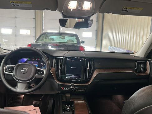 Used 2023 Volvo XC60 B5 Plus AWD/4WD image 28