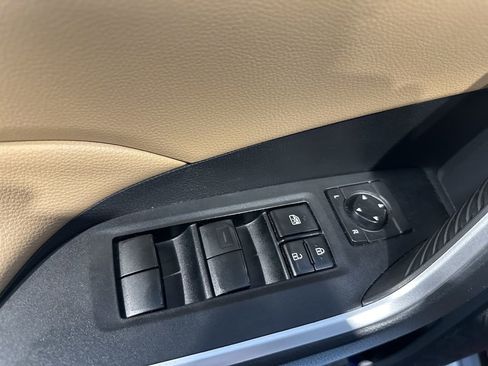 Used 2021 Toyota RAV4 LE image 18