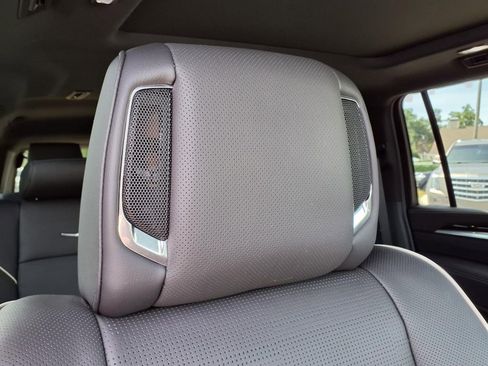 Used 2025 Cadillac Escalade ESV Premium Luxury RWD image 14