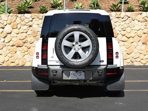 Used 2023 Land Rover Defender 90 X-Dynamic SE image 4