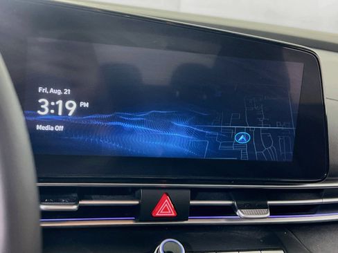 Used 2023 Hyundai Elantra Limited FWD image 15