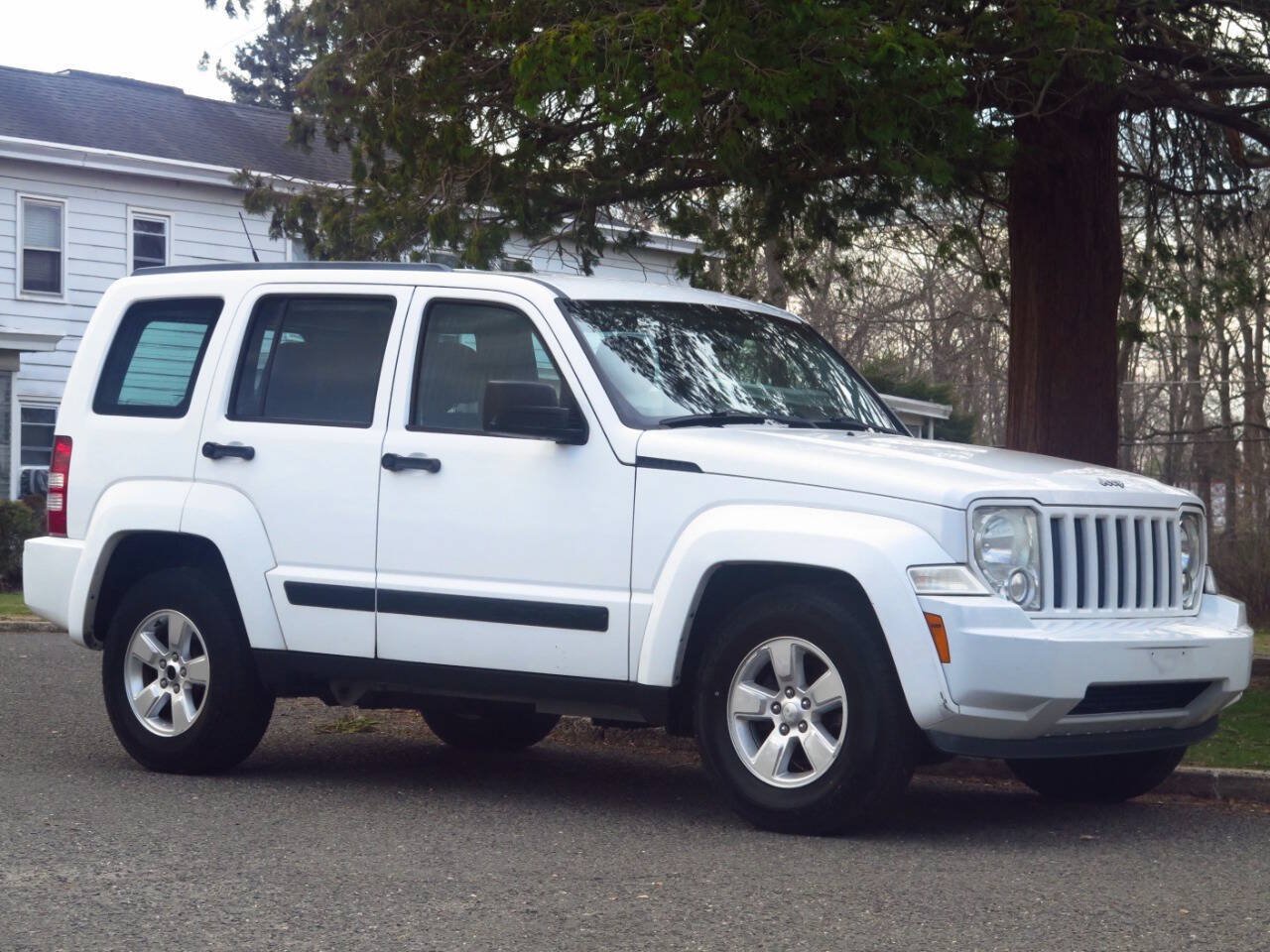 Used 2011 Jeep Liberty Sport AWD/4WD image 7