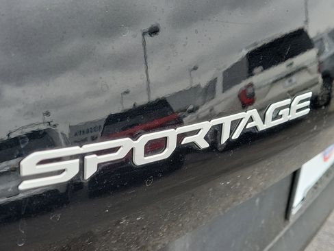 Used 2023 Kia Sportage LX image 17