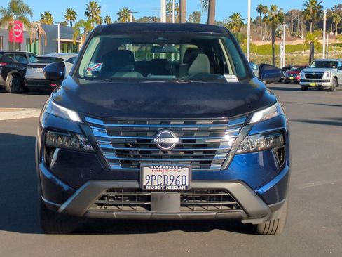 Certified 2025 Nissan Rogue SV image 3