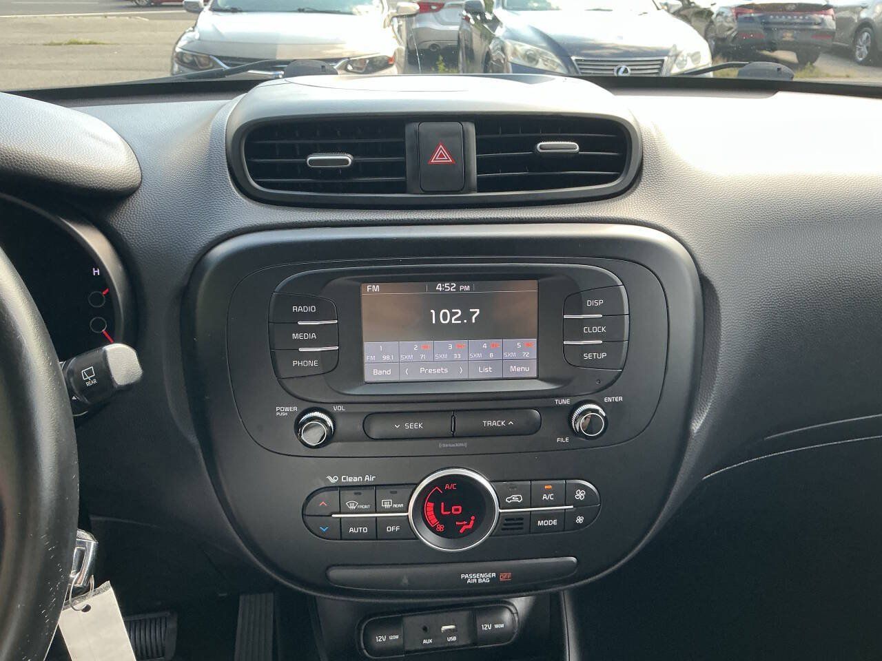 Used 2017 Kia Soul + w/ Designer's Package FWD image 19