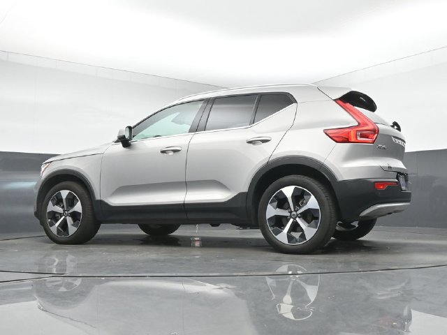 Used 2024 Volvo XC40 B5 Plus AWD/4WD image 14