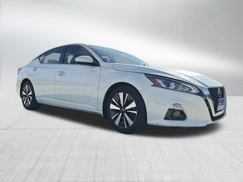 Used 2020 Nissan Altima 2.5 SV FWD image 4
