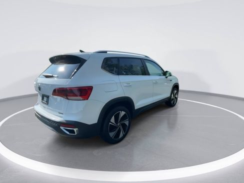 Used 2023 Volkswagen Taos SE w/ Panoramic Sunroof Package AWD/4WD image 8