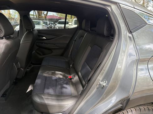 Used 2025 Buick Envista Preferred image 34