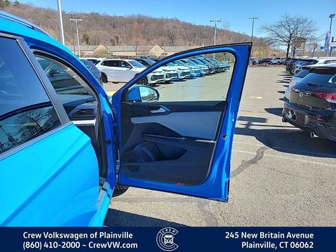 Used 2023 Volkswagen Taos SE w/ Panoramic Sunroof Package image 43