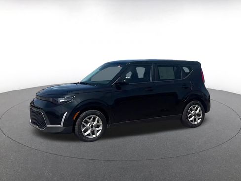 Used 2025 Kia Soul LX w/ LX Technology Package FWD image 8