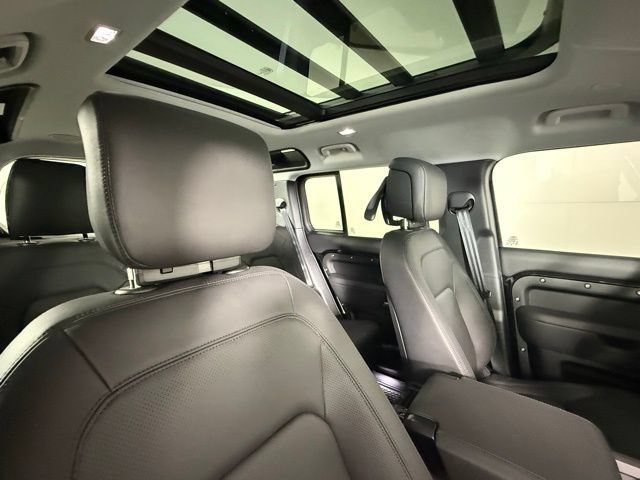New 2026 Land Rover Defender 110 X-Dynamic SE AWD/4WD image 34