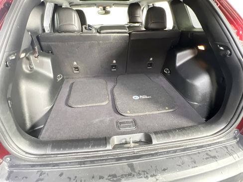 Used 2019 Jeep Cherokee Limited image 26