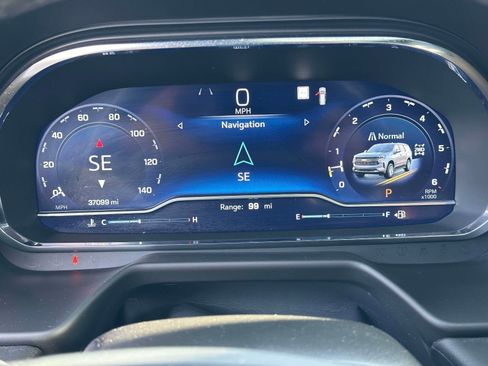 Used 2022 Chevrolet Tahoe Z71 w/ Luxury Package image 26