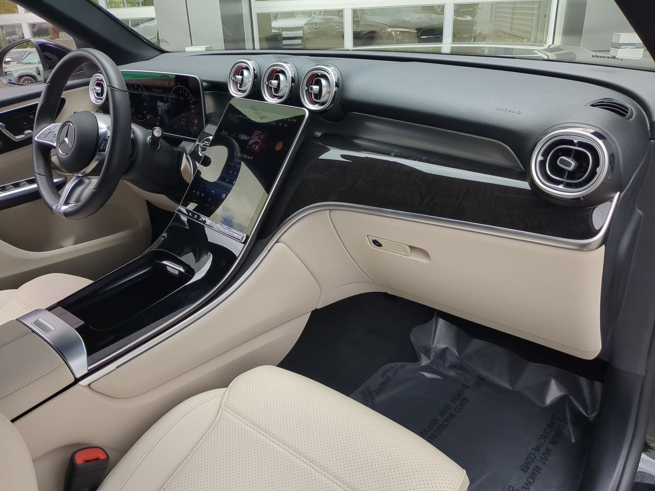 Used 2025 Mercedes-Benz GLC 350e 4MATIC image 31