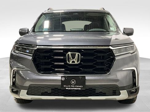 Used 2023 Honda Pilot Touring image 3