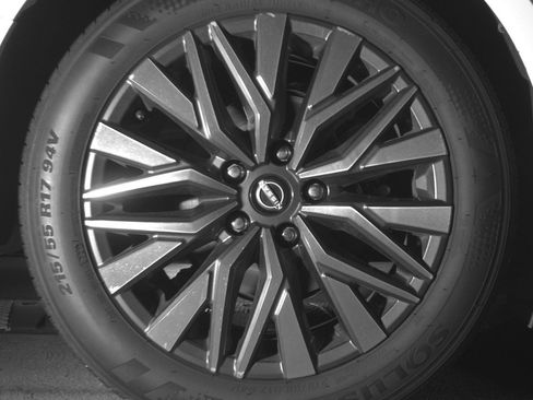 Used 2025 Nissan Altima 2.5 SV image 15