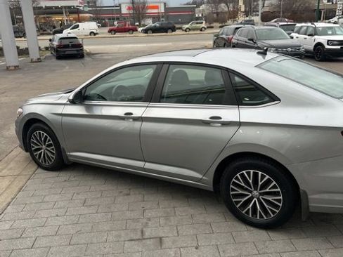 Used 2021 Volkswagen Jetta SE w/ SE Cold Weather Package image 14