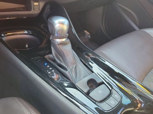 Used 2019 Toyota C-HR Limited image 28