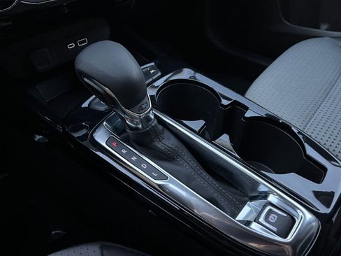 Used 2025 Chevrolet Trax LT image 39