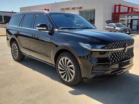 Used 2025 Lincoln Navigator Black Label AWD/4WD image 4
