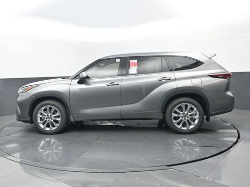 Used 2026 Toyota Highlander Limited image 23