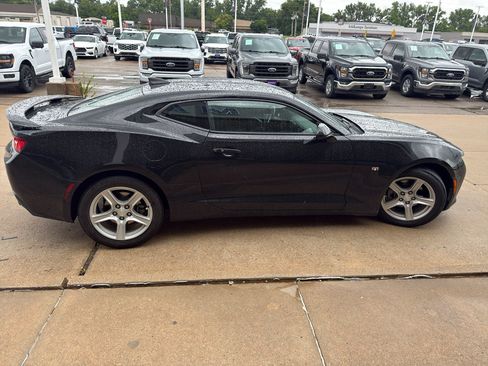 Used 2017 Chevrolet Camaro LT RWD image 4